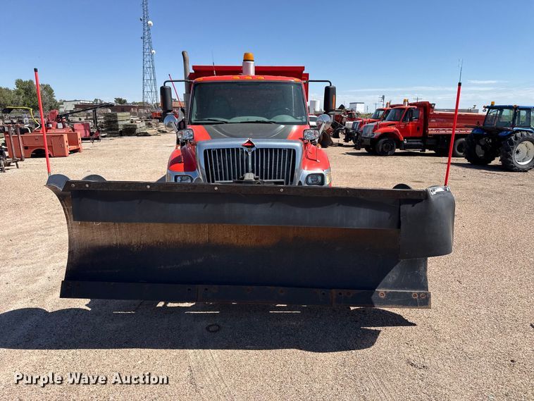 image for item EW4293 2005 International 7400 dump truck