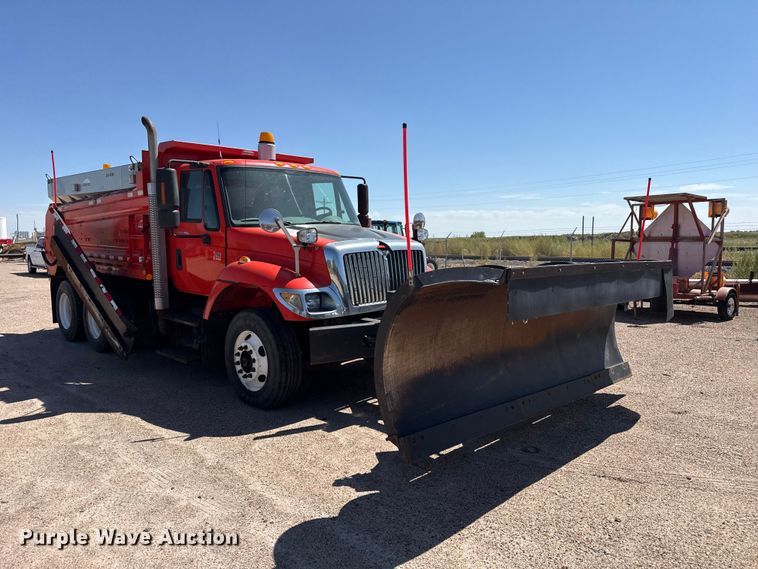 image for item EW4293 2005 International 7400 dump truck