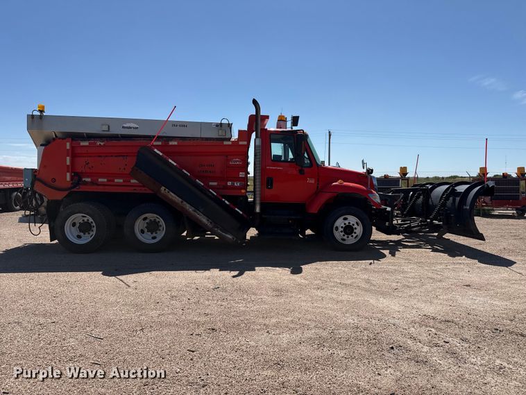 image for item EW4293 2005 International 7400 dump truck