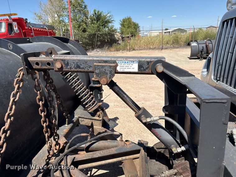 image for item EW4293 2005 International 7400 dump truck