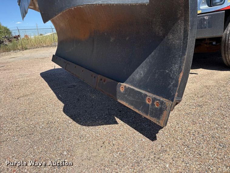 image for item EW4293 2005 International 7400 dump truck