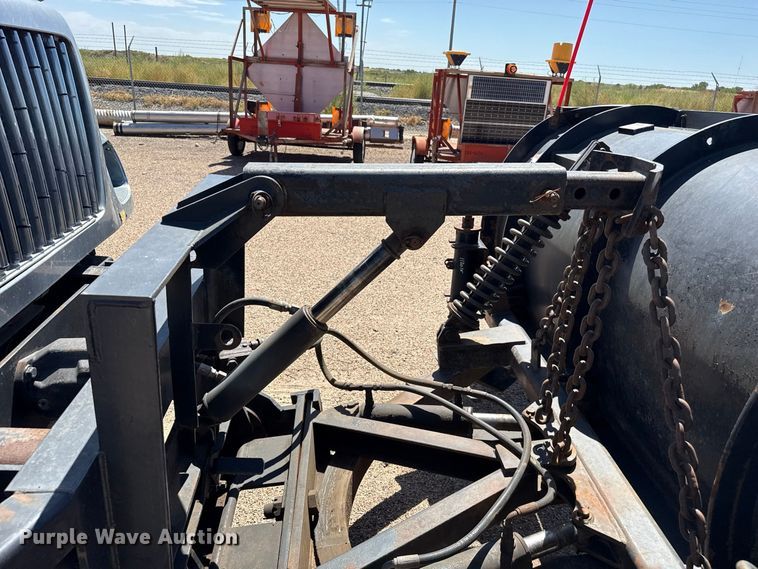image for item EW4293 2005 International 7400 dump truck
