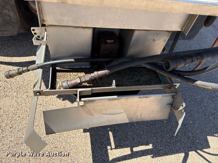 image for item EW4293 2005 International 7400 dump truck