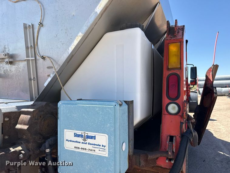 image for item EW4293 2005 International 7400 dump truck
