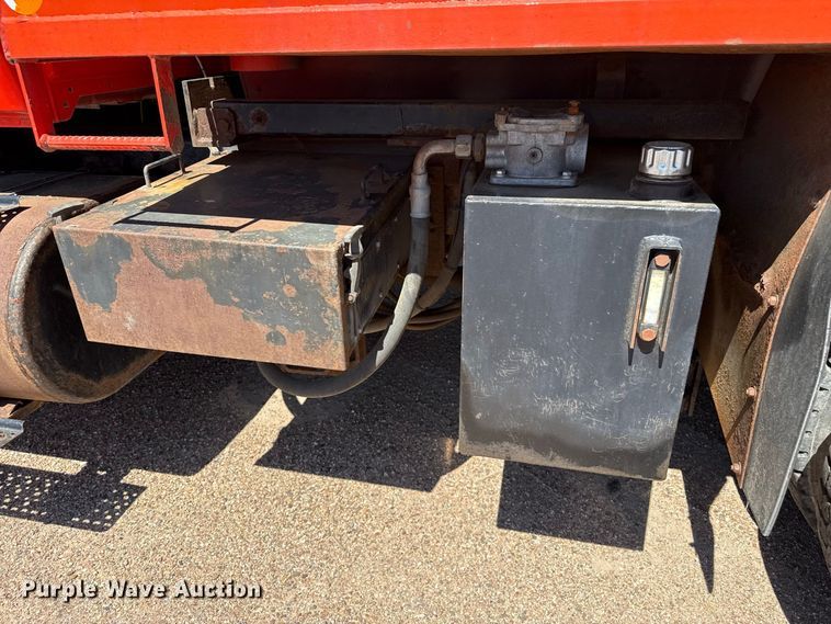 image for item EW4293 2005 International 7400 dump truck