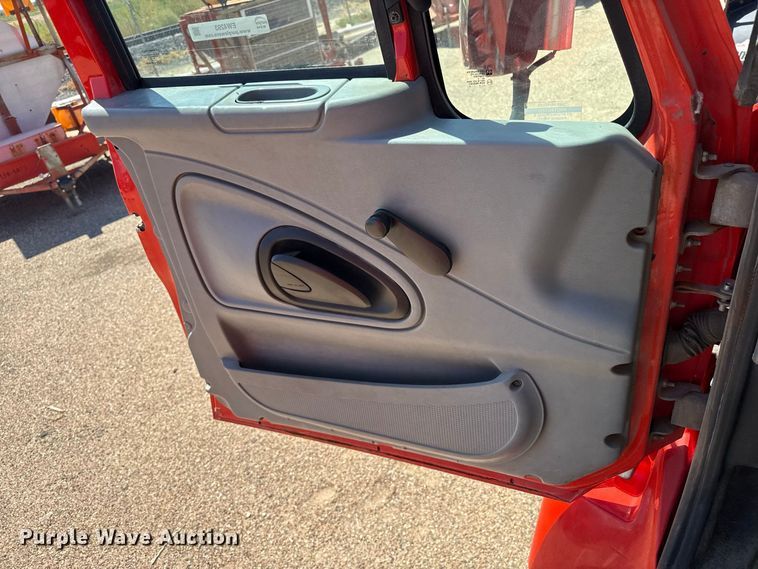 image for item EW4293 2005 International 7400 dump truck