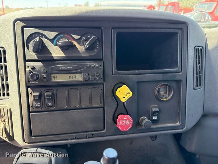 image for item EW4293 2005 International 7400 dump truck