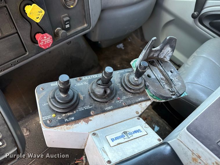 image for item EW4293 2005 International 7400 dump truck