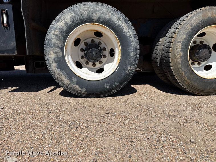 image for item EW4293 2005 International 7400 dump truck