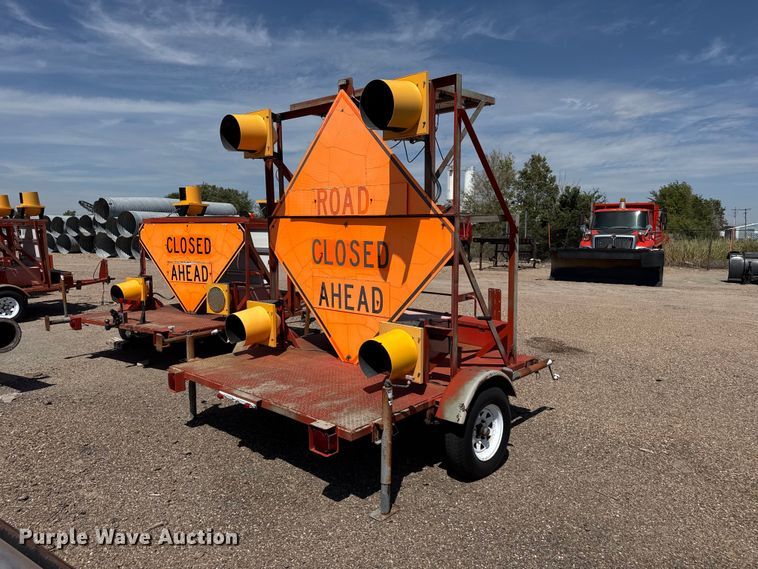 image for item EW4294 Lucas traffic signal trailer