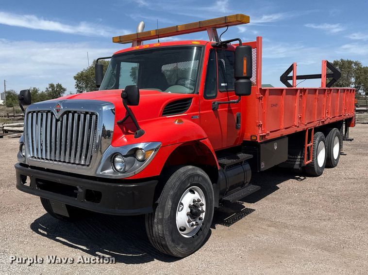 image for item EW4298 2009 International 7500 flatbed truck