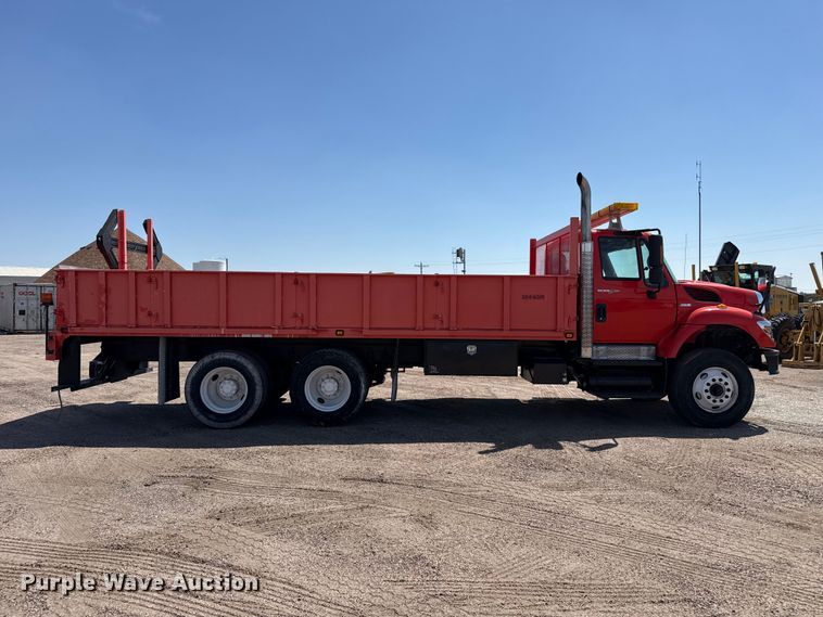 image for item EW4298 2009 International 7500 flatbed truck