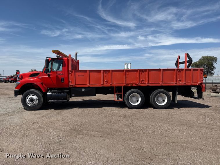 image for item EW4298 2009 International 7500 flatbed truck
