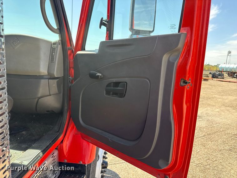image for item EW4298 2009 International 7500 flatbed truck