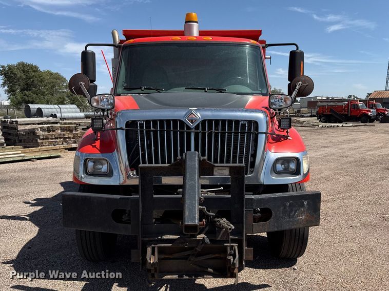 image for item EW4300 2007 International 7400 dump truck