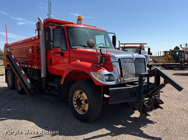 image for item EW4300 2007 International 7400 dump truck