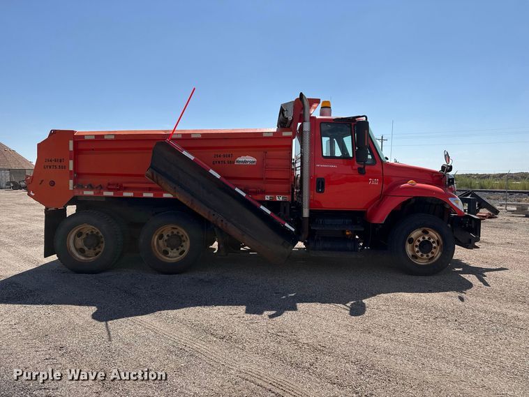 image for item EW4300 2007 International 7400 dump truck