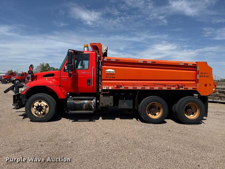 image for item EW4300 2007 International 7400 dump truck