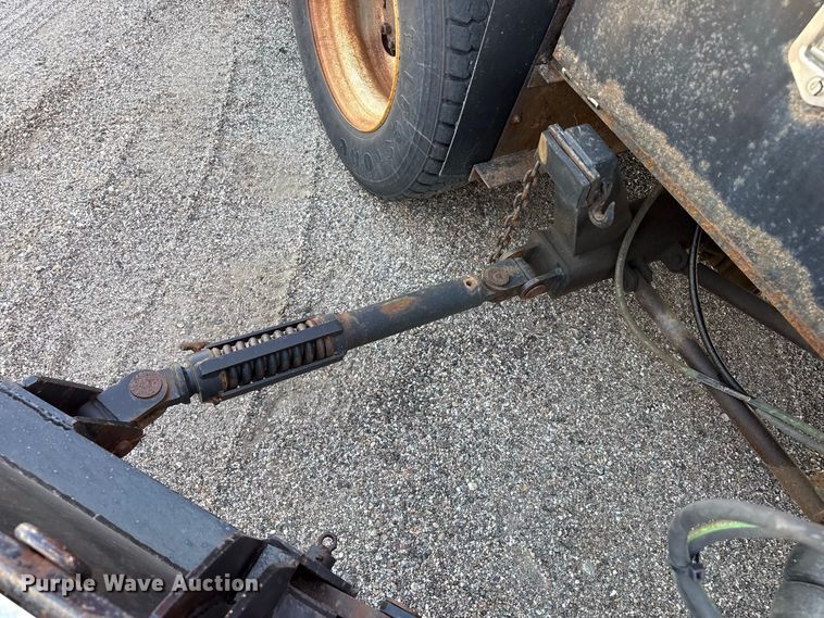 image for item EW4300 2007 International 7400 dump truck