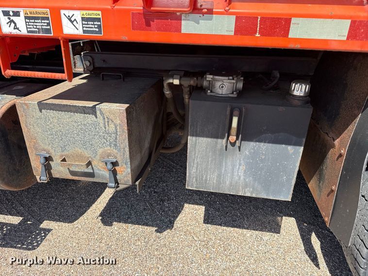 image for item EW4300 2007 International 7400 dump truck