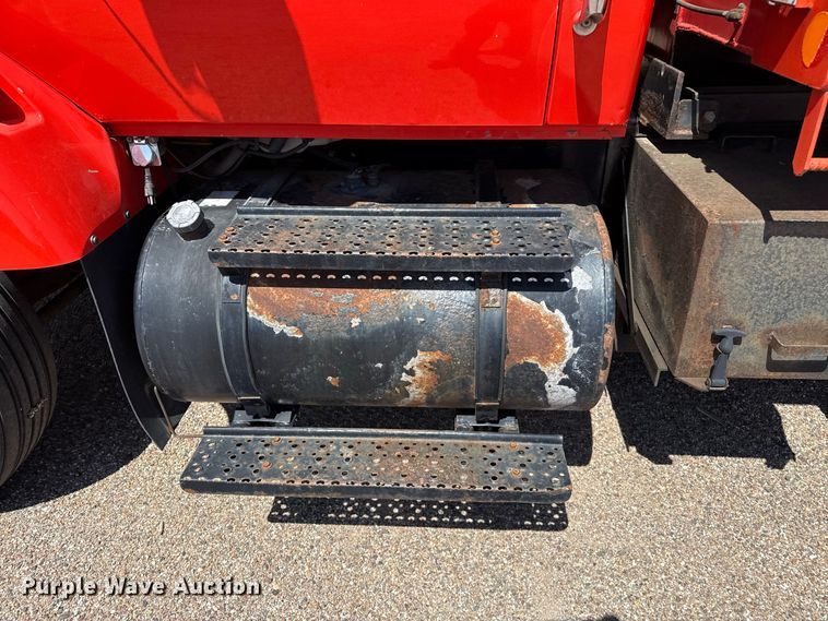 image for item EW4300 2007 International 7400 dump truck