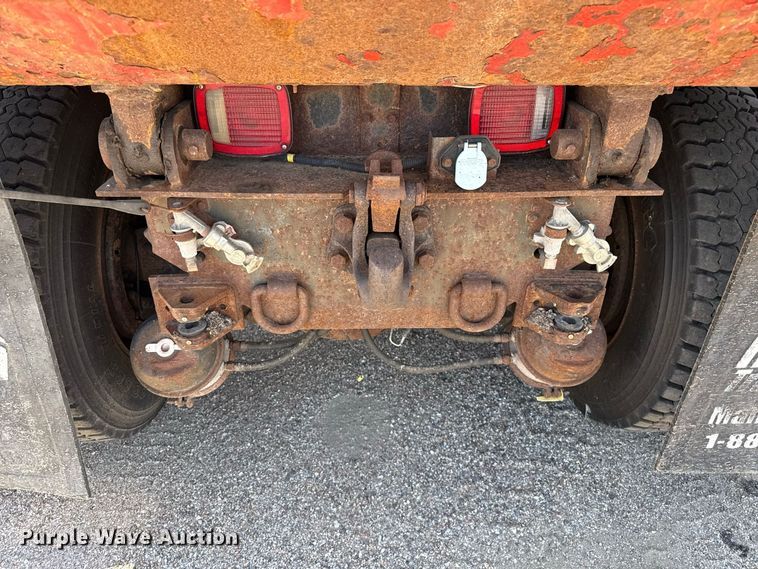 image for item EW4300 2007 International 7400 dump truck