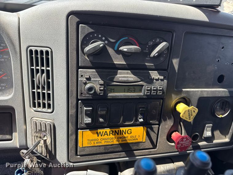 image for item EW4300 2007 International 7400 dump truck