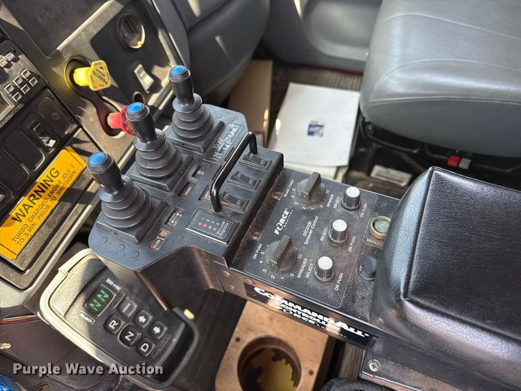 image for item EW4300 2007 International 7400 dump truck