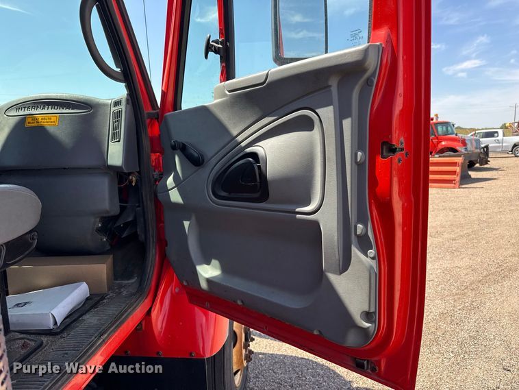 image for item EW4300 2007 International 7400 dump truck