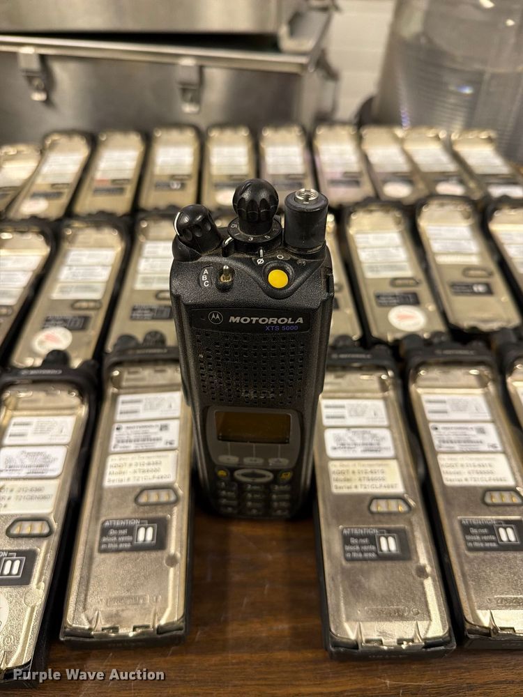 image for item FC4750 (322) Motorola radios