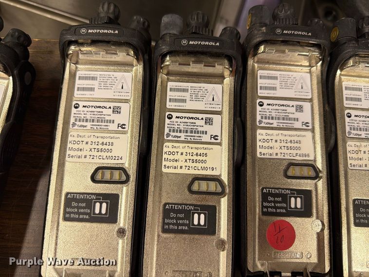 image for item FC4750 (322) Motorola radios