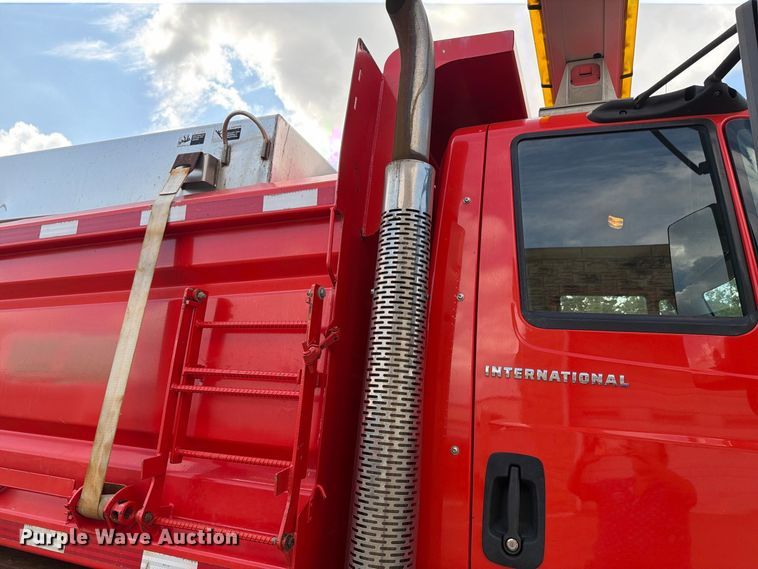image for item FH6297 2007 International WorkStar 7400 dump truck