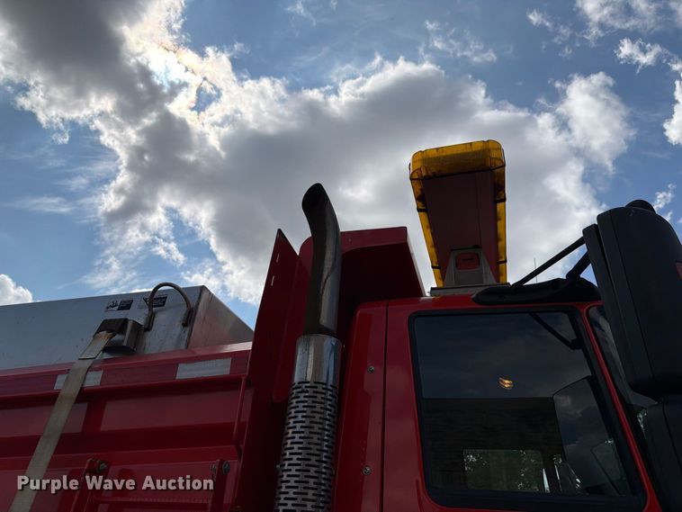 image for item FH6297 2007 International WorkStar 7400 dump truck