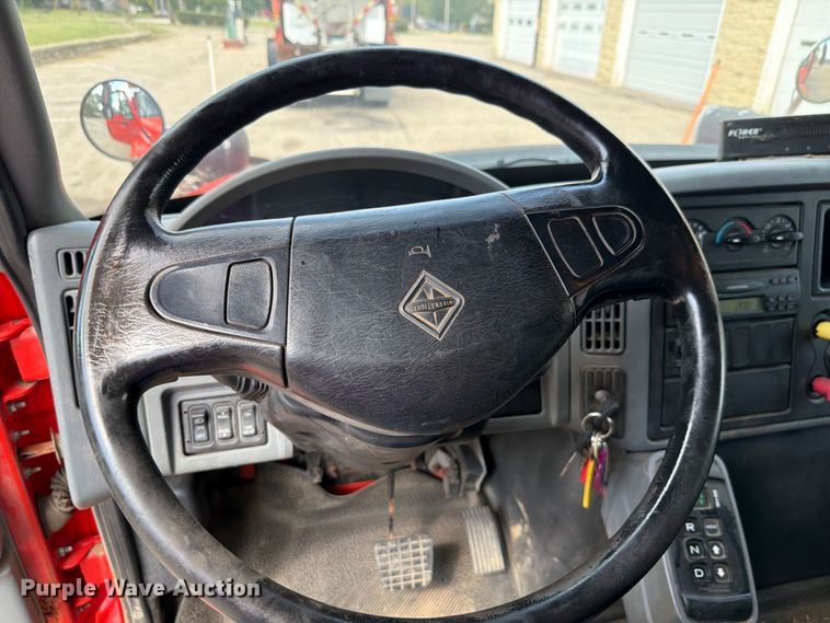 image for item FH6297 2007 International WorkStar 7400 dump truck