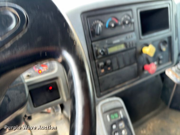 image for item FH6297 2007 International WorkStar 7400 dump truck