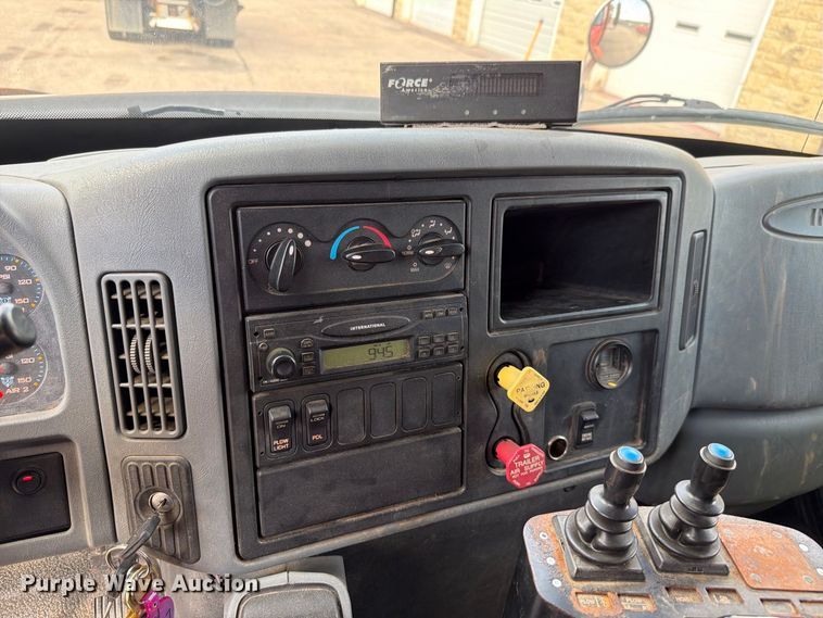 image for item FH6297 2007 International WorkStar 7400 dump truck