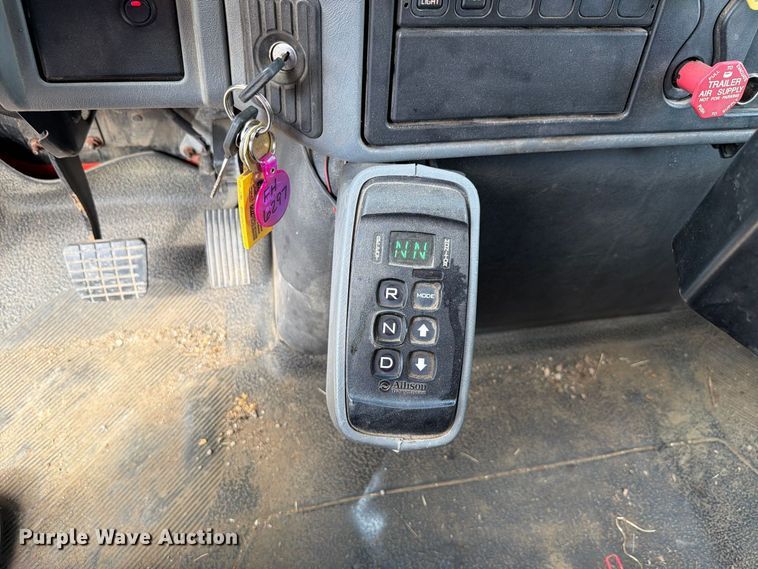 image for item FH6297 2007 International WorkStar 7400 dump truck