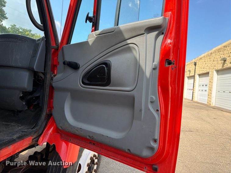 image for item FH6297 2007 International WorkStar 7400 dump truck