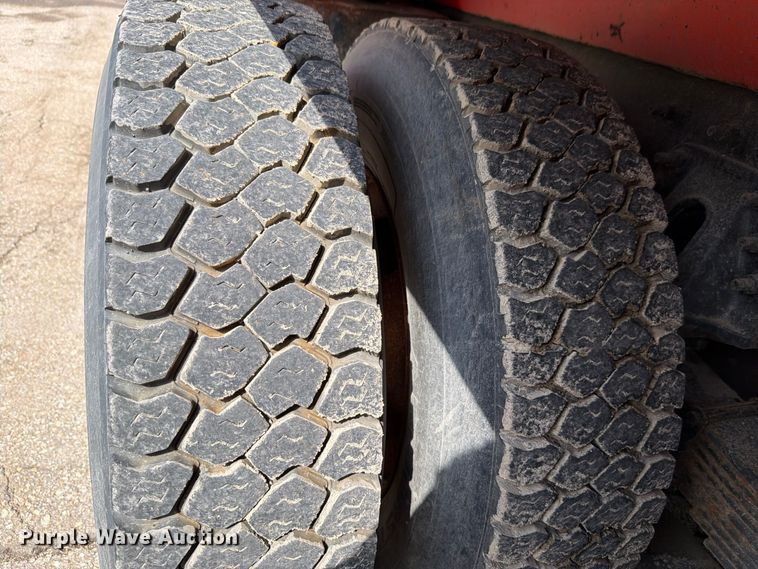 image for item FH6297 2007 International WorkStar 7400 dump truck