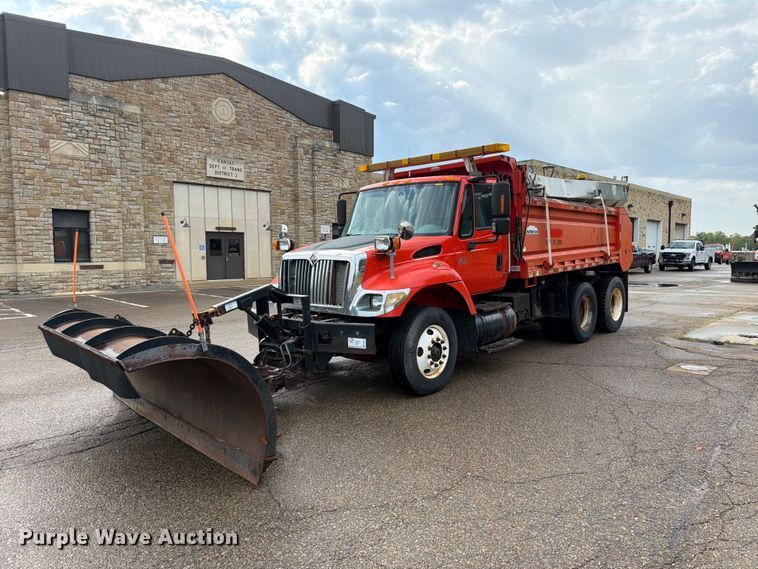 2007 International 7400 dump truck