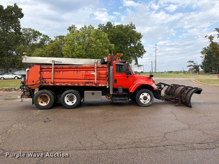 image for item FH6315 2007 International 7400 dump truck