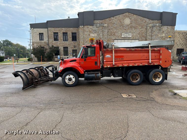 image for item FH6315 2007 International 7400 dump truck