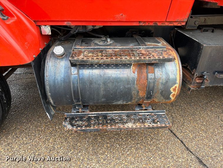 image for item FH6315 2007 International 7400 dump truck
