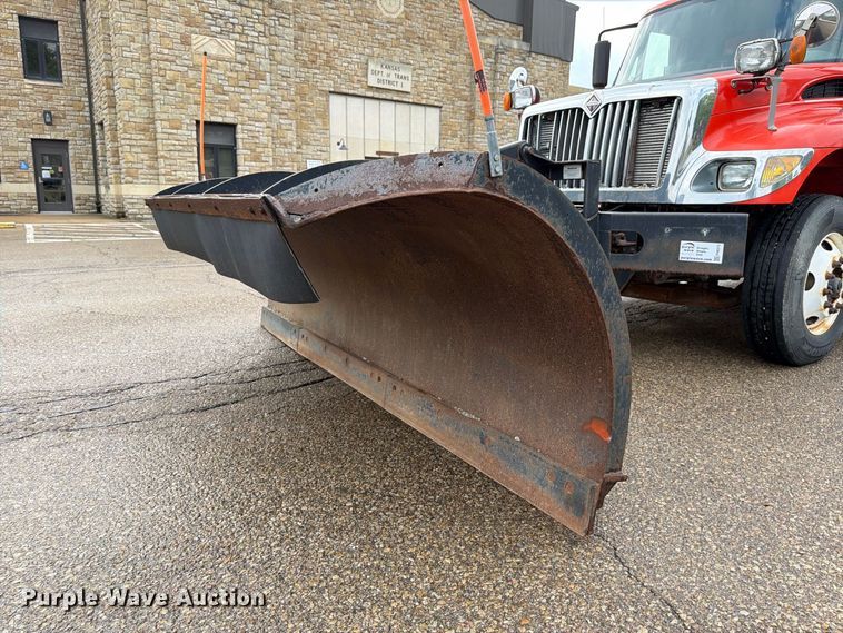 image for item FH6315 2007 International 7400 dump truck