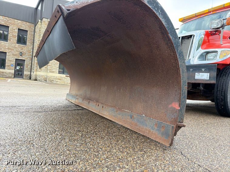 image for item FH6315 2007 International 7400 dump truck