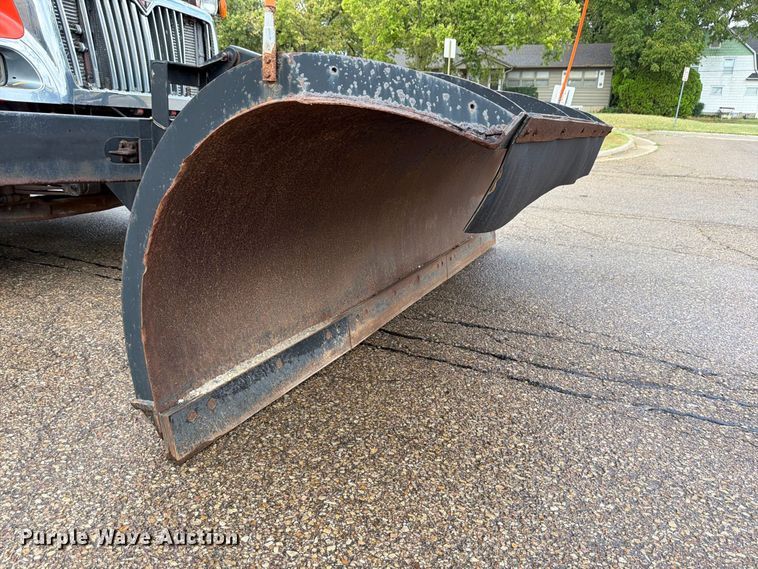 image for item FH6315 2007 International 7400 dump truck