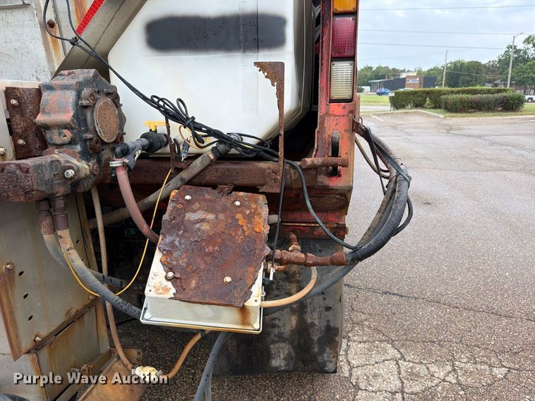 image for item FH6315 2007 International 7400 dump truck