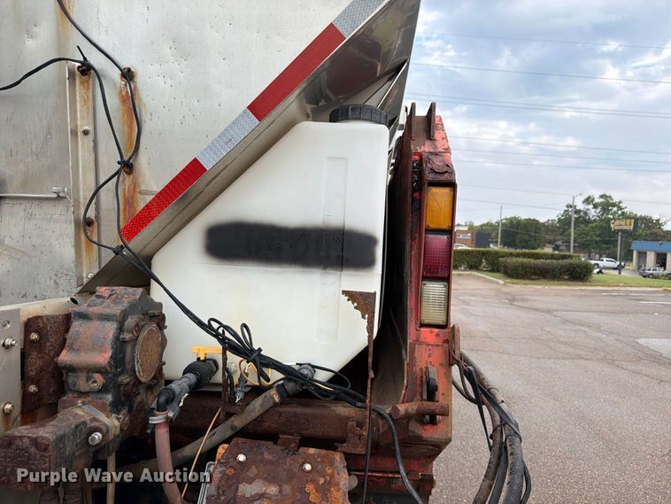 image for item FH6315 2007 International 7400 dump truck