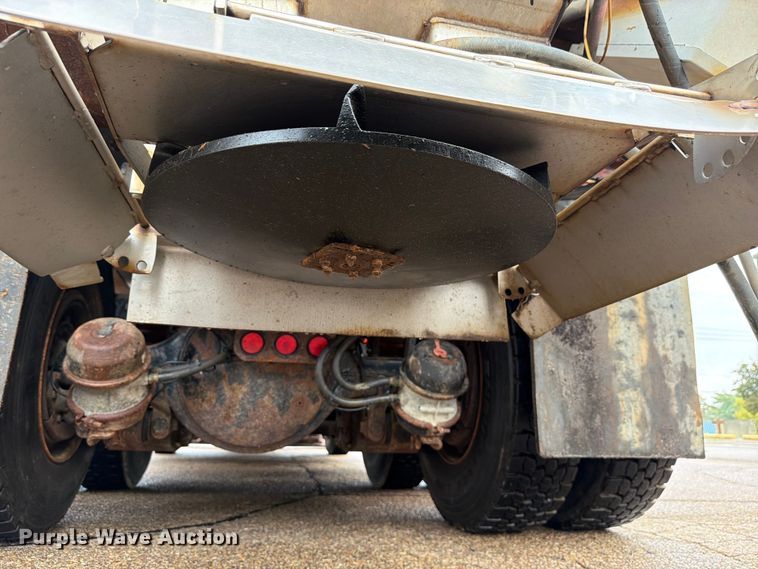 image for item FH6315 2007 International 7400 dump truck