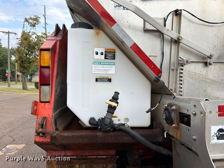 image for item FH6315 2007 International 7400 dump truck